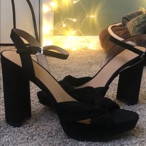 Black knot detail ankle heels